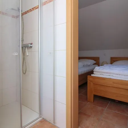 Huus-ant-water Apartment *